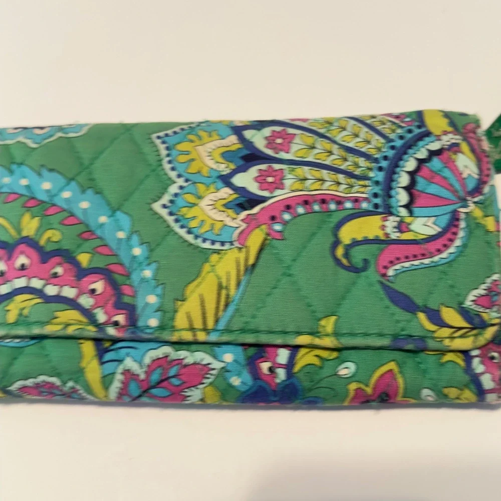Vera Bradley Wallet Emerald Paisley Quilted Cotton Zip Trifold OS Retired Boho